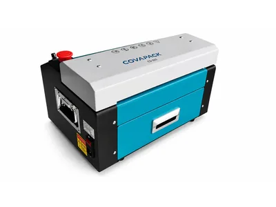 เครื่องย่อยกระดาษลัง CS-325 — เครื่องฉลุกระดาษลัง CS-325 พร้อมปุ่มหยุดฉุกเฉินและถาดเก็บฝุ่นแบบลิ้นชัก